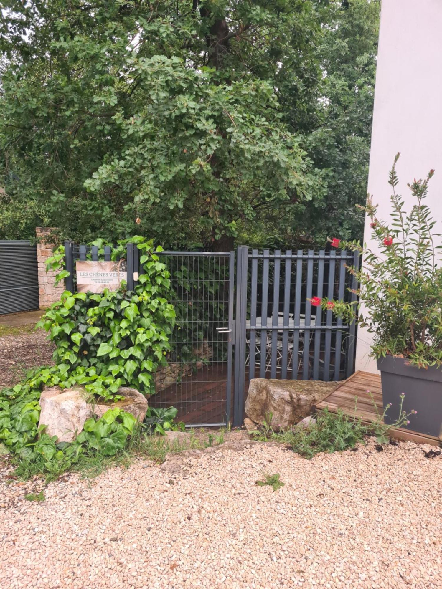 Les Chenes Verts Sommieres Exterior photo